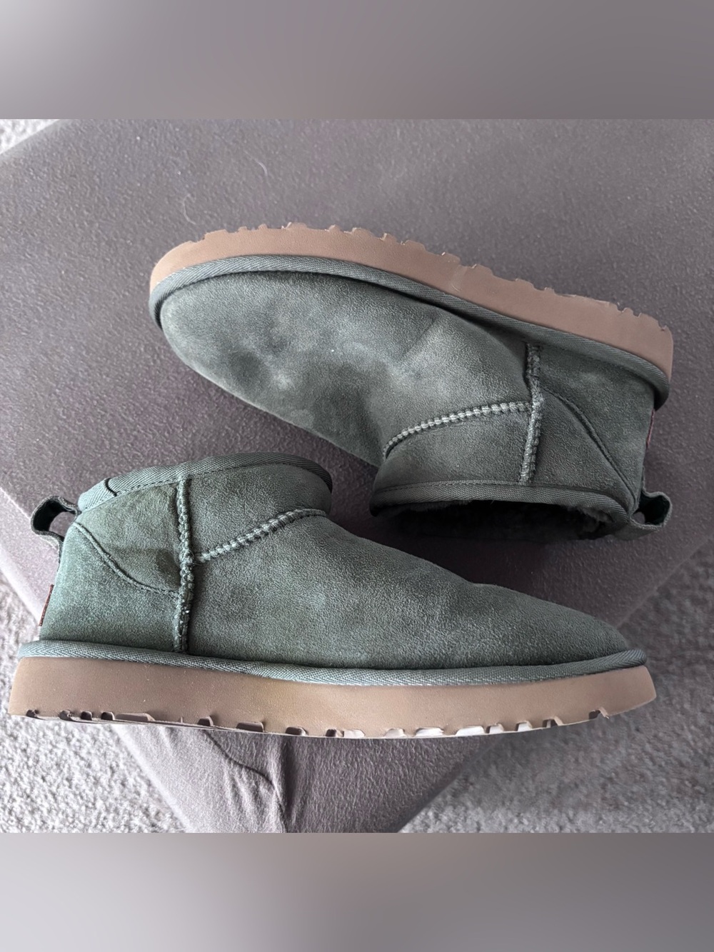UGG booties women’s 7 olive green, EUC cozy, warm.